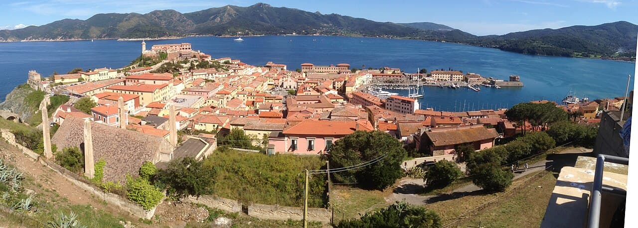 Gita all'Isola d'Elba: traghetto e attività